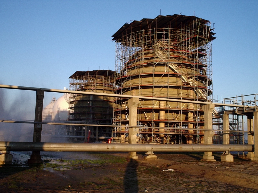 Industrial pressure vessels during heat treatment